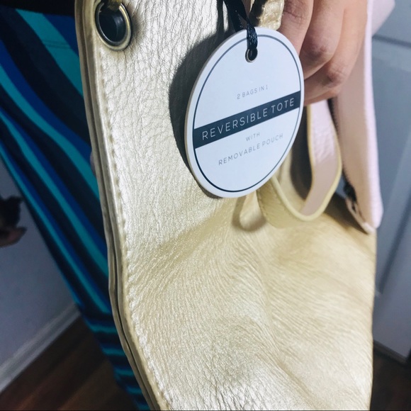 🍕 2/$20 Reversible Tote with removal pouch - Picture 7 of 8